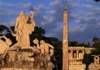 Площадь дель Пополо в городе Рим в Италии. Фонтан Нептуна